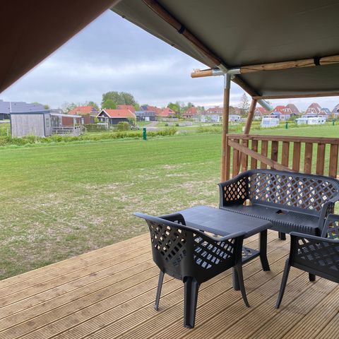 TENTE TOILE ET BOIS 4 personnes - y compris les installations sanitaires