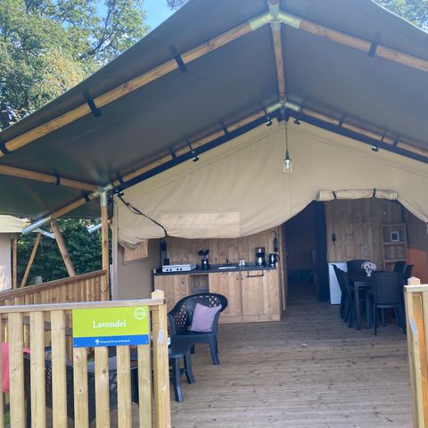 TENTE TOILE ET BOIS 5 personnes - y compris les installations sanitaires