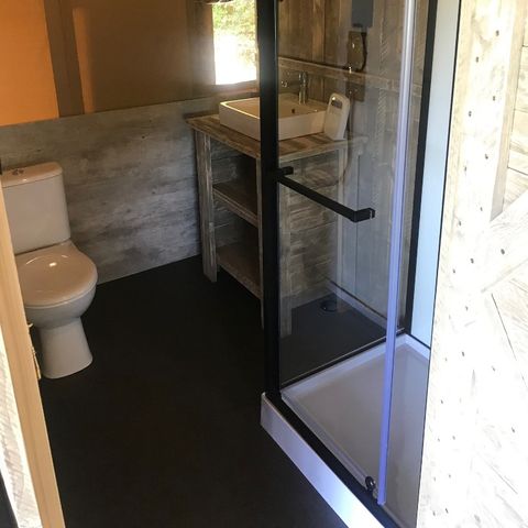 Tente en toile et en bois 5 personnes - y compris les installations sanitaires