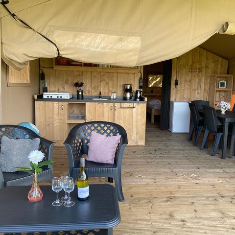 Tente en toile et en bois 5 personnes - y compris les installations sanitaires