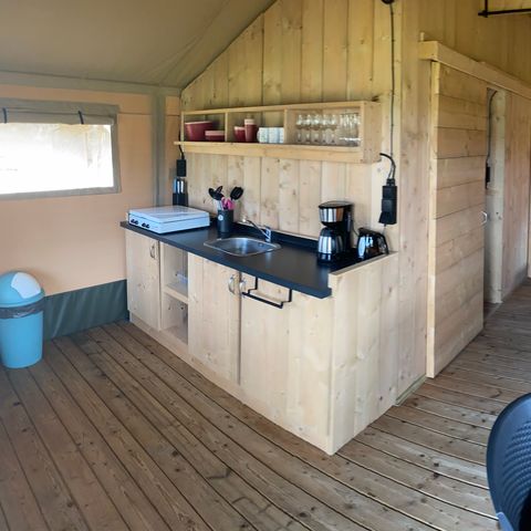 Tente en toile et en bois 5 personnes - y compris les installations sanitaires