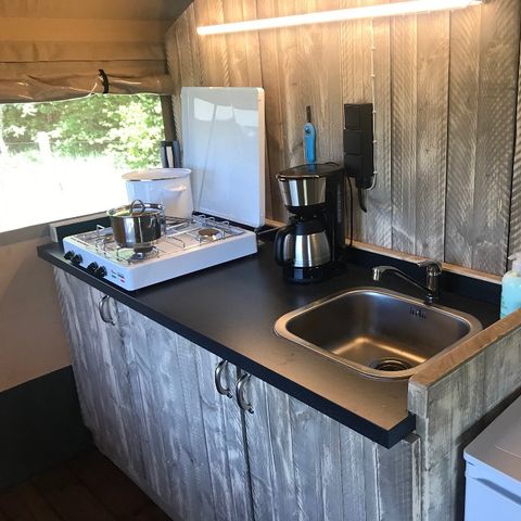 Tente en toile et en bois 4 personnes - y compris les installations sanitaires