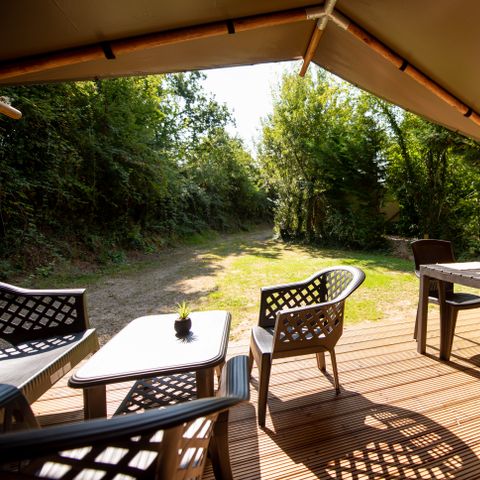 TENTE TOILE ET BOIS 4 personnes - y compris les installations sanitaires