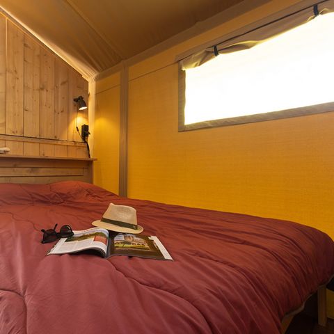 Tente en toile et en bois 5 personnes - y compris les installations sanitaires