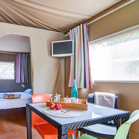 TENTE TOILE ET BOIS 4 personnes - y compris les installations sanitaires