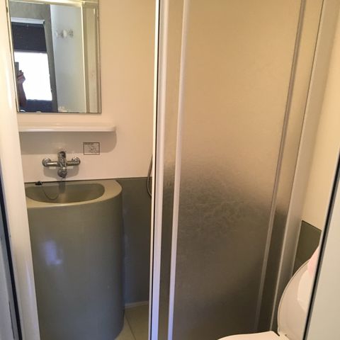 TENTE TOILE ET BOIS 4 personnes - y compris les installations sanitaires