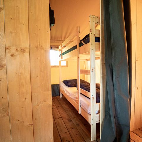Tente en toile et en bois 4 personnes - y compris les installations sanitaires