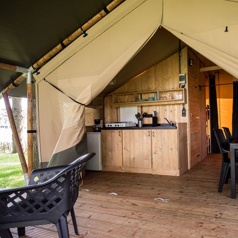 Tente en toile et en bois 4 personnes - y compris les installations sanitaires