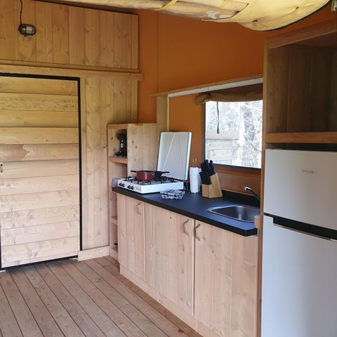 TENTE TOILE ET BOIS 6 personnes - y compris les installations sanitaires