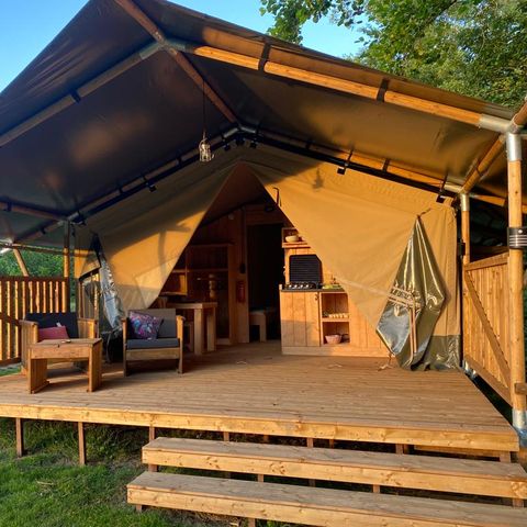 Tente en toile et en bois 4 personnes - y compris les installations sanitaires