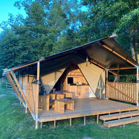 Tente en toile et en bois 4 personnes - y compris les installations sanitaires