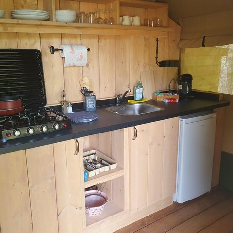 Tente en toile et en bois 4 personnes - y compris les installations sanitaires