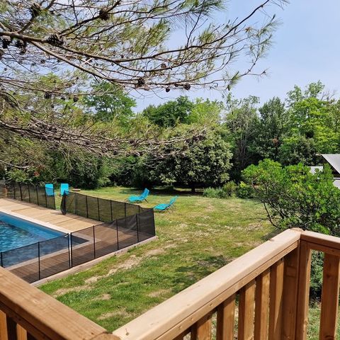 TENTE TOILE ET BOIS 6 personnes - y compris les installations sanitaires