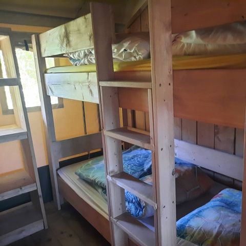 TENTE TOILE ET BOIS 6 personnes - y compris les installations sanitaires