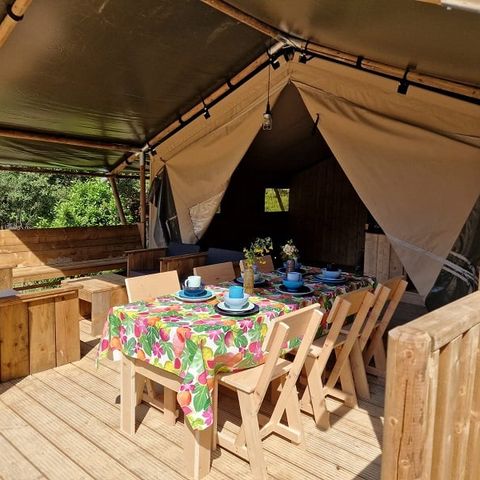 TENTE TOILE ET BOIS 6 personnes - y compris les installations sanitaires