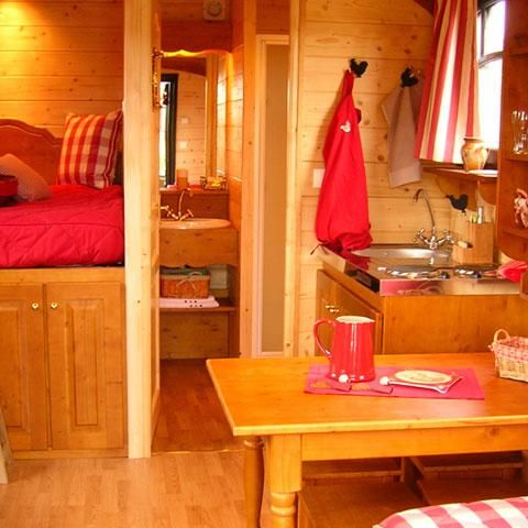 LODGE 5 personnes - Roulotte ( Séjour Deluxe ) climatisée / avec petit déjeuner / 2 pers inclus / Spa privatif en option