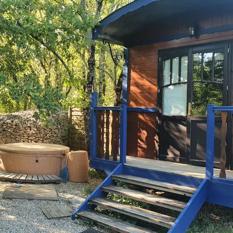 LODGE 5 personnes - Roulotte ( Séjour Premium ) climatisée/ tout inclus version luxe avec Spa privatif / 2 pers inclus