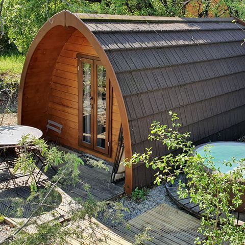 HÉBERGEMENT INSOLITE 3 personnes - Cabane Forestière climatisée ( avec petit déjeuner et Spa privatif accès illimité ) / 2 pers inclus