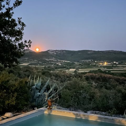 CHAMBRE 2 personnes - Petit Mas (petite chambre d'hôtes avec petit déjeuner ) / 2 pers inclus / classé 3 épis