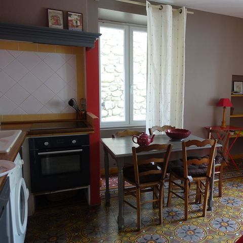 GÎTE 4 personnes - En dehors du Domaine, maison de village Gîte équipé pour 4 pers / accès piscine en option