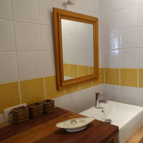 GÎTE 4 personnes - En dehors du Domaine, maison de village Gîte équipé pour 4 pers / accès piscine en option