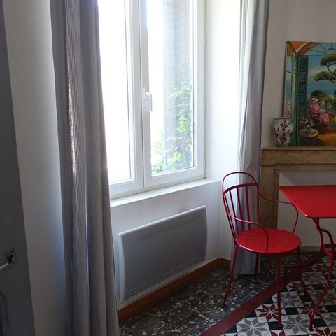 GÎTE 4 personnes - En dehors du Domaine, maison de village Gîte équipé pour 4 pers / accès piscine en option