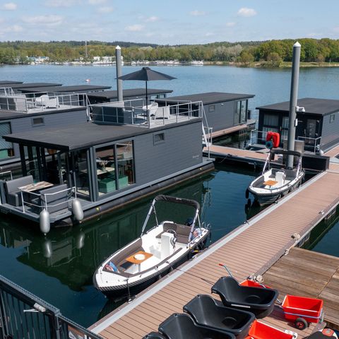 LODGE 6 personnes - Bateau fluvial 4-6 personnes (avec bain à remous)