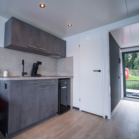 LODGE 6 personnes - Bateau-maison 4-6 personnes (avec terrasse sur le toit et bain à remous)