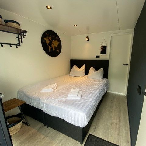 LODGE 6 personnes - Bateau-maison 4-6 personnes (avec terrasse sur le toit et bain à remous)