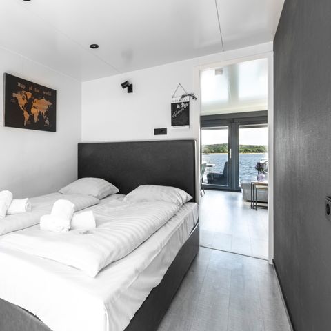 LODGE 6 personnes - Péniche avec jacuzzi XL