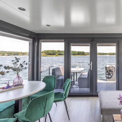 LODGE 6 personnes - Péniche avec jacuzzi XL