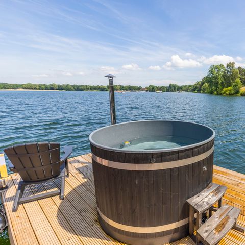LODGE 6 personnes - Péniche avec jacuzzi XL