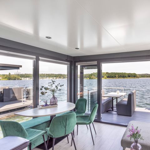 LODGE 6 personnes - Péniche au bord de l'eau