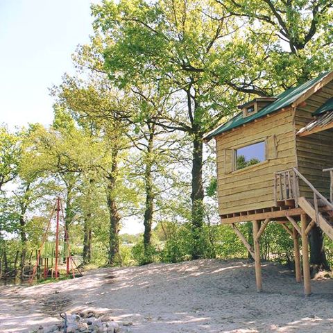 HÉBERGEMENT INSOLITE 6 personnes - Maison dans les arbres