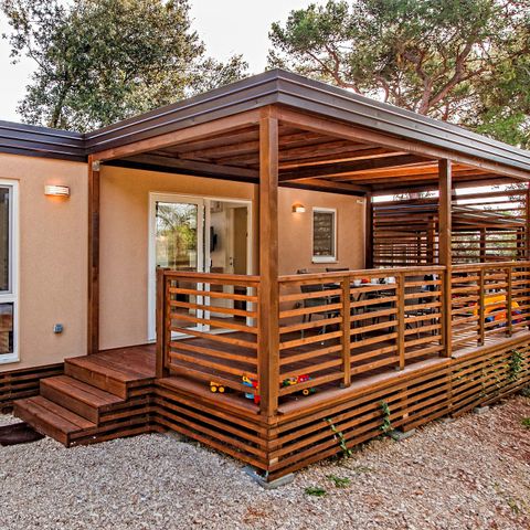 Mobilhome 6 personnes - Mobil-home | Comfort XL | 3 Ch. | 6 Pers. | Terrasse surélevée | 2 SDB | Clim. | TV
