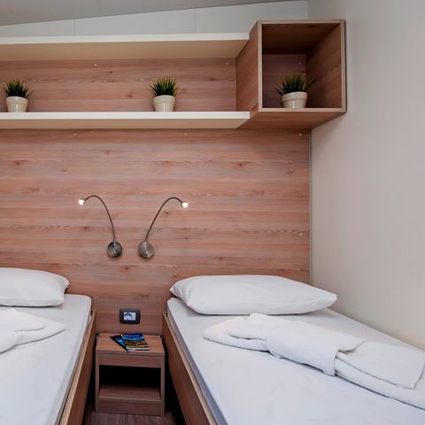 Mobilhome 6 personnes - Mobil-home | Comfort XL | 2 Ch. | 4/6 Pers. | Terrasse surélevée | 2 SDB | Clim. | TV