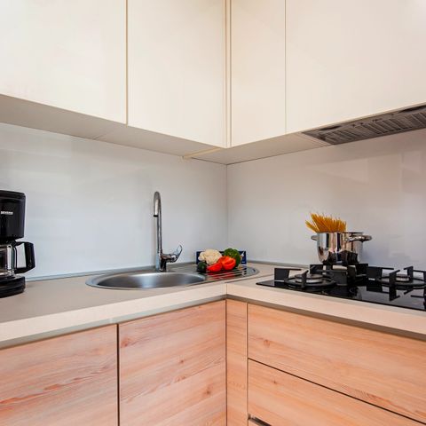 Mobilhome 6 personnes - Mobil-home | Comfort XL | 2 Ch. | 4/6 Pers. | Terrasse surélevée | 2 SDB | Clim. | TV